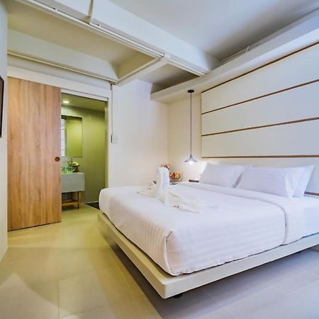 Hotel October プーケット エクステリア 写真