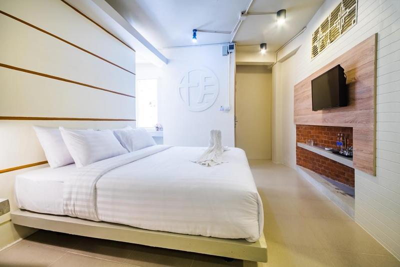 Hotel October プーケット エクステリア 写真
