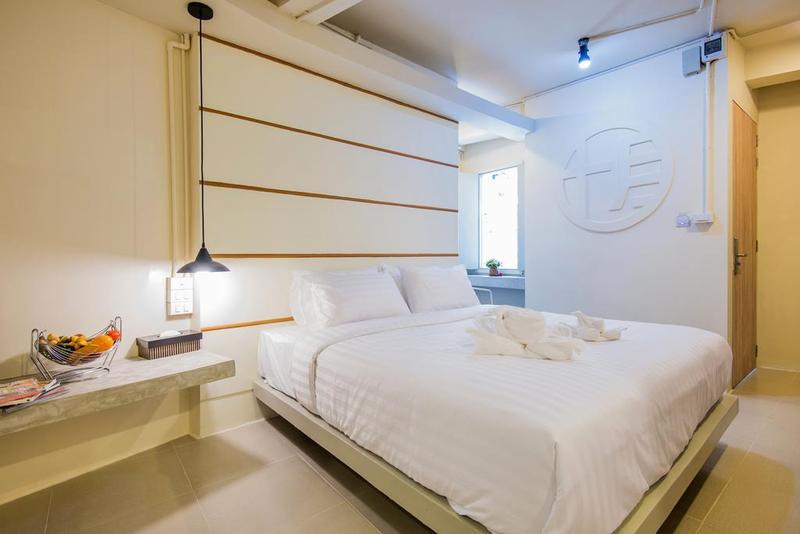 Hotel October プーケット エクステリア 写真