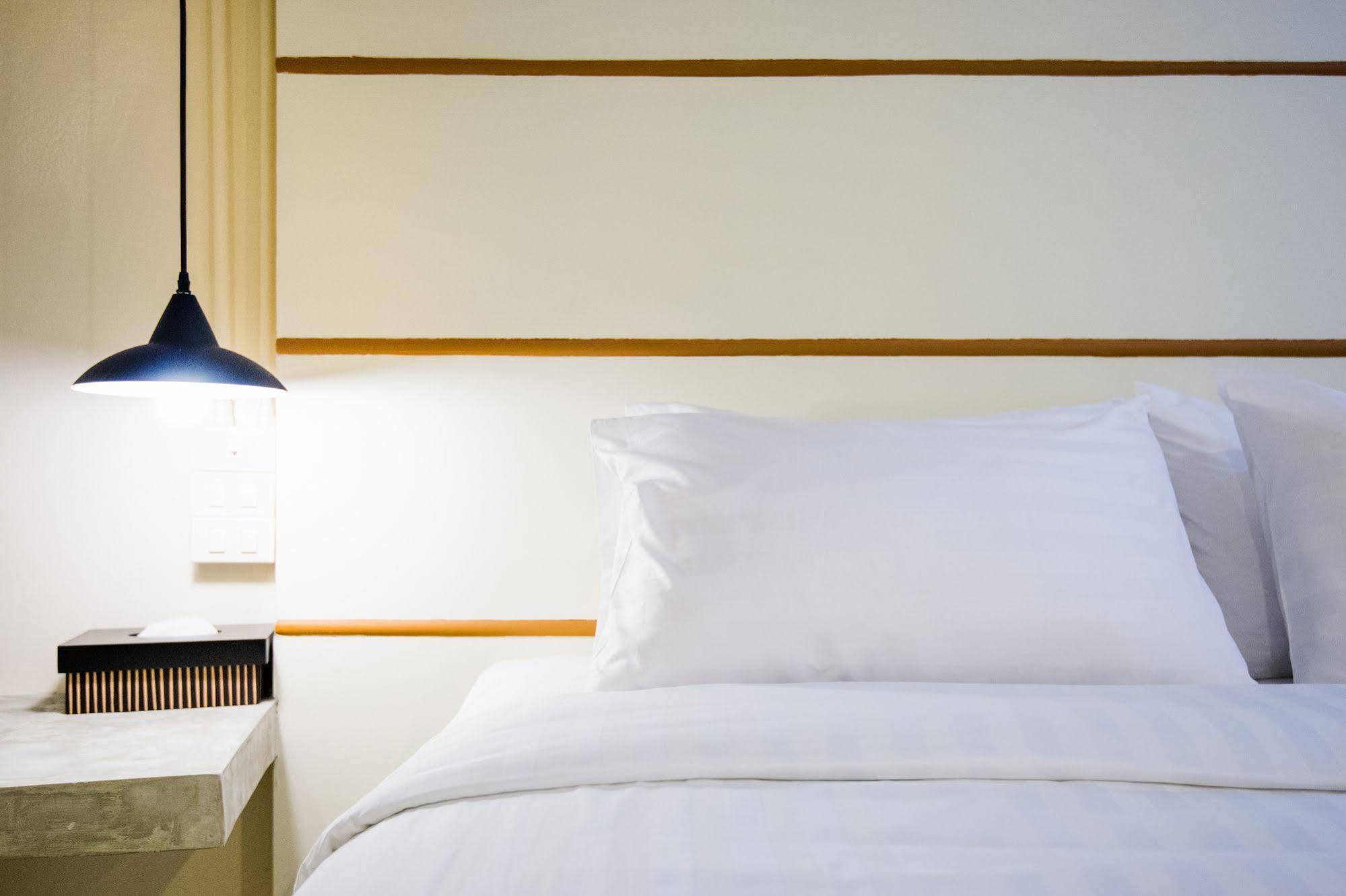 Hotel October プーケット エクステリア 写真